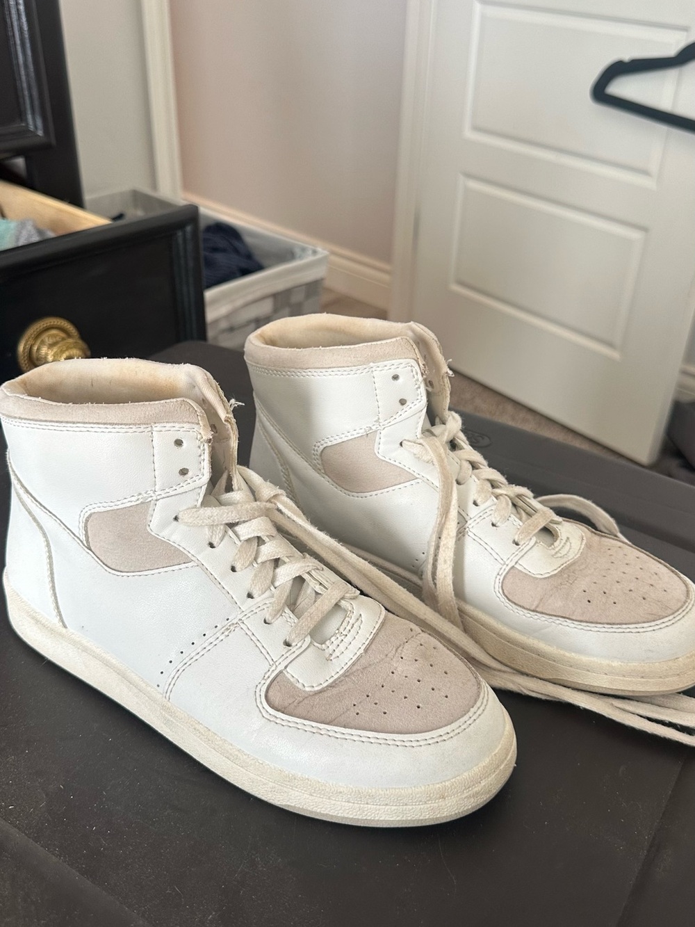 High-Top woman’s Casual Sneakers in Off-White